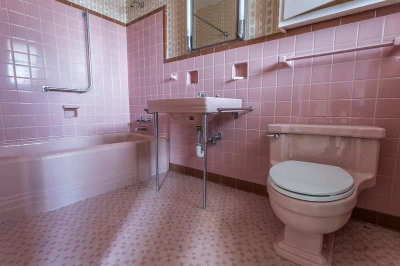 14 Features St. Louis Buyers Are Turning Their Backs On (Plus 5 They've Already Written Off) - Decor Hint Carpeted Bathrooms
