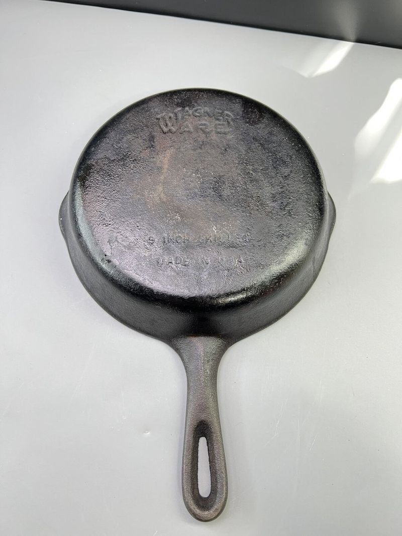 Collectors Take Note 8 Home Antiques Worth Holding Onto, And 8 To Let Go - Decor Hint Cast Iron Cookware