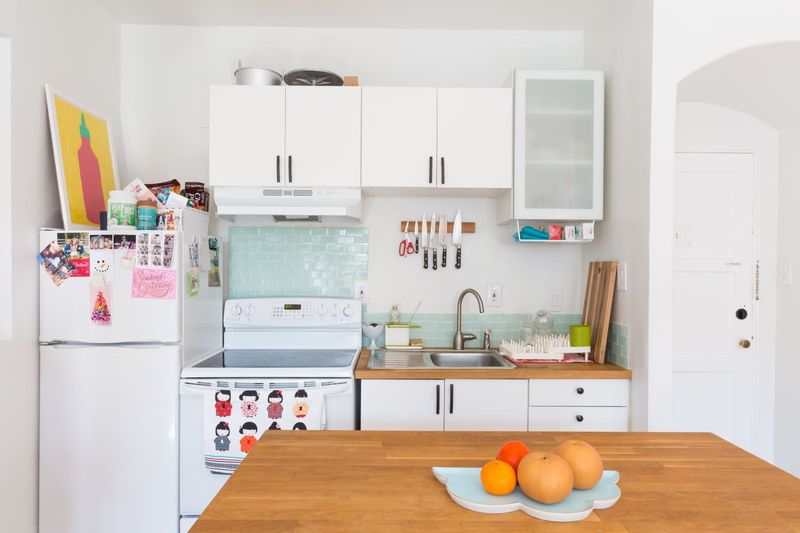 32 Things In Your Kitchen Illinois Designers Believe Diminish Your Home's Elegance - Decor Hint Excessive Fridge Magnets