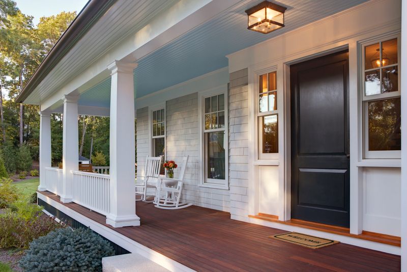 From Wrong Turns To Right Moves 5 Common Southern Decor Mistakes In Georgia + 6 That Truly Work - Decor Hint Classic Rocking Chairs on Porches