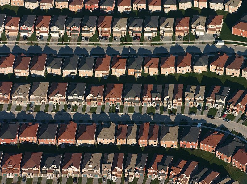 6 Types Of Homes In Georgia Expected To Lose Value By End Of 2025 (And 7 To Outperform) - Decor Hint Overbuilt New Construction Communities