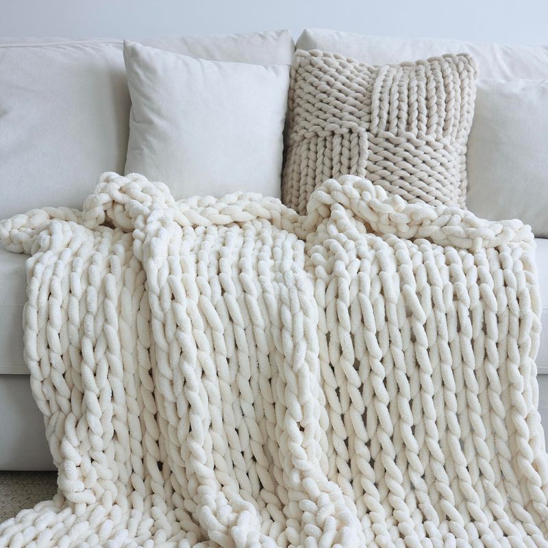 16+ Of My Favorite Amazon Home Decor Finds (And More!) - Decor Hint Chunky Knit Throw Blanket