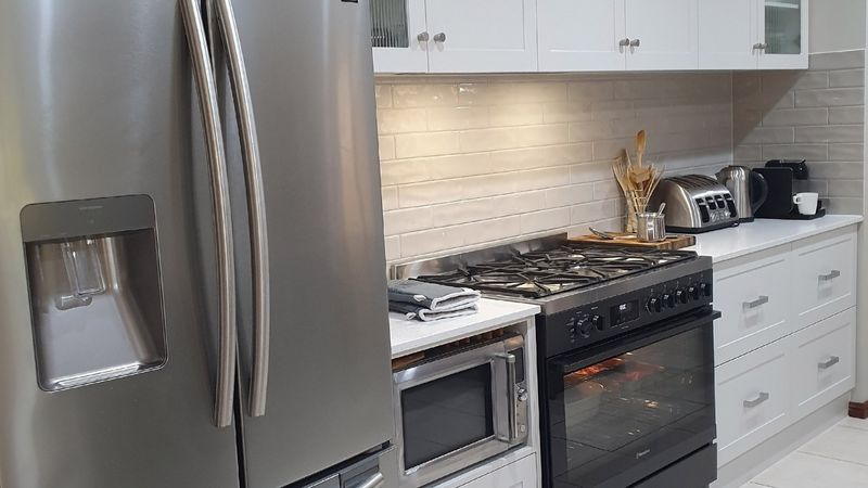 Design Trouble In Vacationland: 16 Kitchen Icks Turning Buyers Away In Maine - Decor Hint Mismatched Appliance Mayhem
