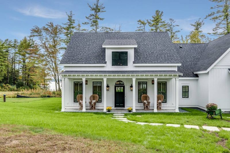 Keep Your Porch Stylish With 5 Things Washington Experts Ban And 5 They Approve - Decor Hint BANNED: Cluttered Collections Make Your Porch Feel Chaotic
