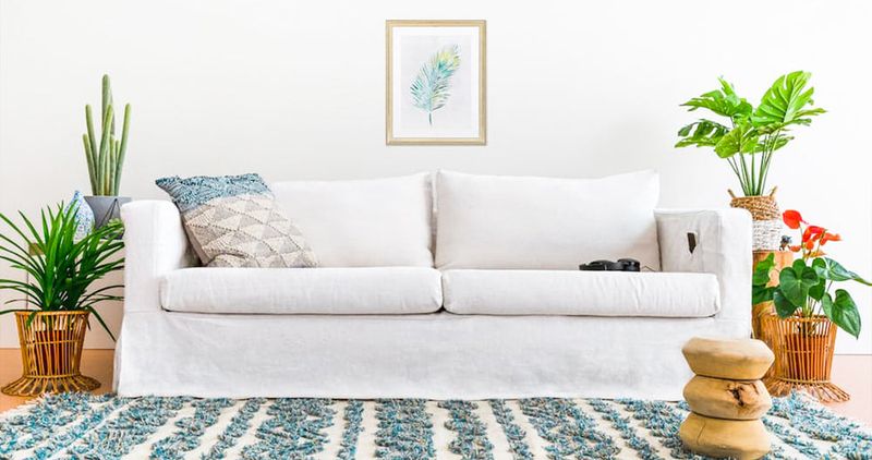 19 Decorating Shortcuts Interior Designers Actually Like And Approve Of - Decor Hint Slipcovers For Sofas And Chairs