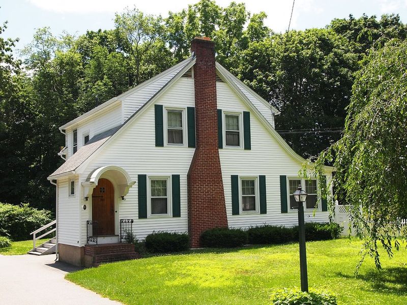 9 Classic Entryway Styles You'll See In Pennsylvania's Old Towns - Decor Hint Dutch Colonial Divided Doors