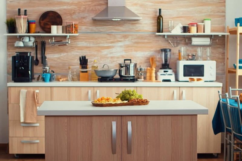 Stagers Share 13 Mistakes That Make Your Home Look Cheap (Plus What Makes It Look Bad On Top Of That) - Decor Hint Mismatched Hardware