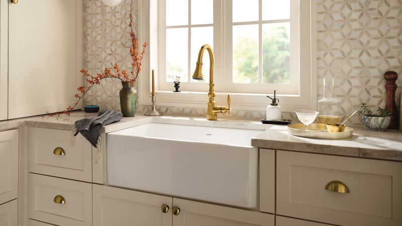 9 Cheap-Looking Kitchen Features To Avoid In Arizona, And 9 That Wow Buyers - Decor Hint Deep Apron-Front Sinks With High-Arc Faucets