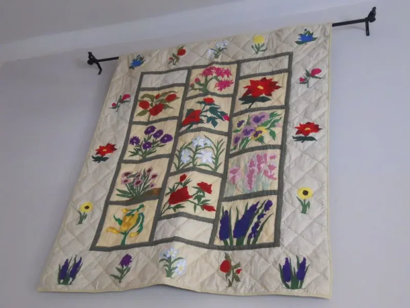 9 West Virginia DIY Projects That Are Practically A State Hobby - Decor Hint Quilted Wall Hangings