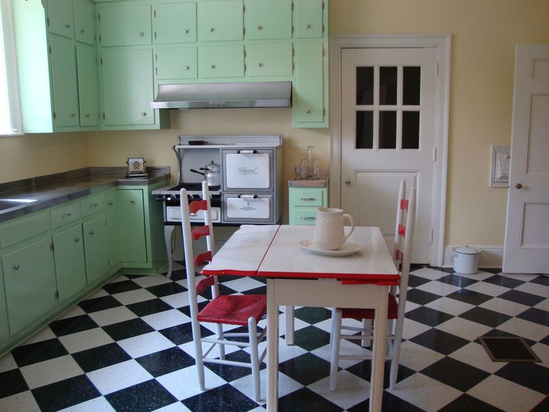 Admire The Stunning McRitchie-Hollis House In Newnan, A True 1930s Southern Gem - Decor Hint Interior Highlights