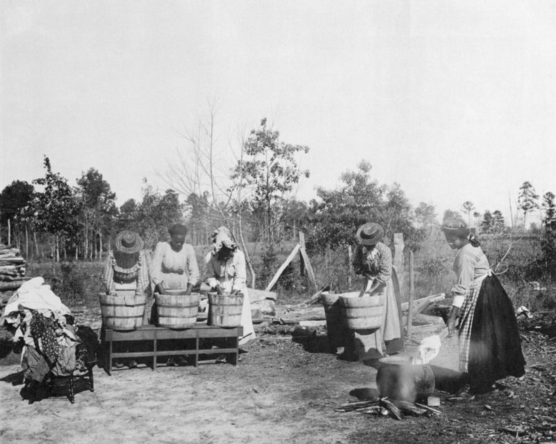 22 Photos That Show What American Homes Truly Looked Like 100 Years Ago - Decor Hint Laundry Day Struggles