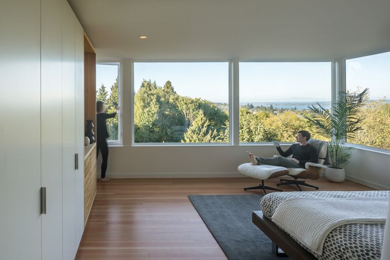 18 Of The Best Spacious Tiny Homes You'll Love - Decor Hint Glass House Retreat
