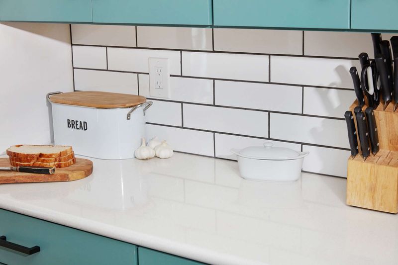 10 Retro Decor Ideas That Hold Up Today, And 5 That Definitely Don't - Decor Hint Subway Tile Backsplashes