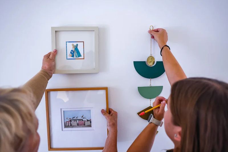 10 Common Staging Fails That Can Ruin First Impressions - And 5 That Shouldn't Exist - Decor Hint Awkward Room Functionality