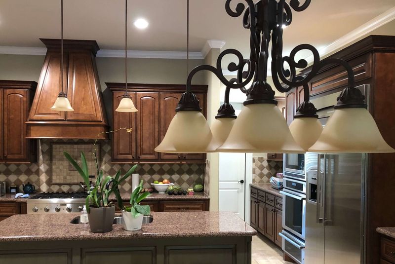 11 Design Choices Buyers Are Starting To Avoid In McDonough Homes And 2 They've Always Avoided Altogether - Decor Hint Tuscan-Inspired Kitchens