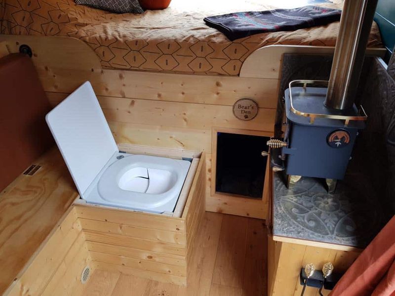 16 Design Tricks From Oregon's Eco-Friendly Tiny Homes - Decor Hint Composting Toilets That Don't Stink