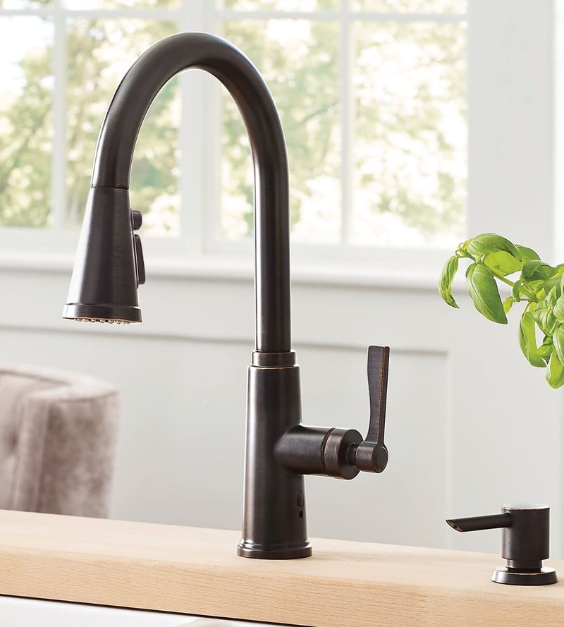 11 Kitchen Styles Falling Out Of Favor In Florida (And 11 That Are Here To Stay) - Decor Hint Oil-rubbed bronze fixtures