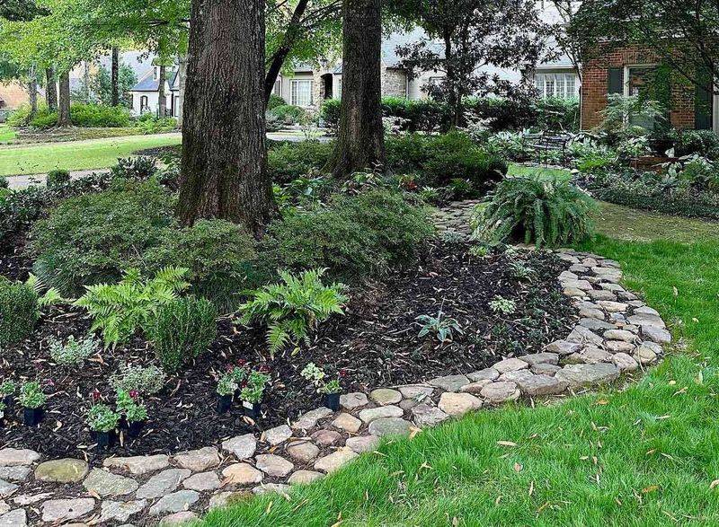 21 Sustainable Front Yard Landscaping Ideas With Rocks And Mulch - Decor Hint Rock Mulch Border Gardens