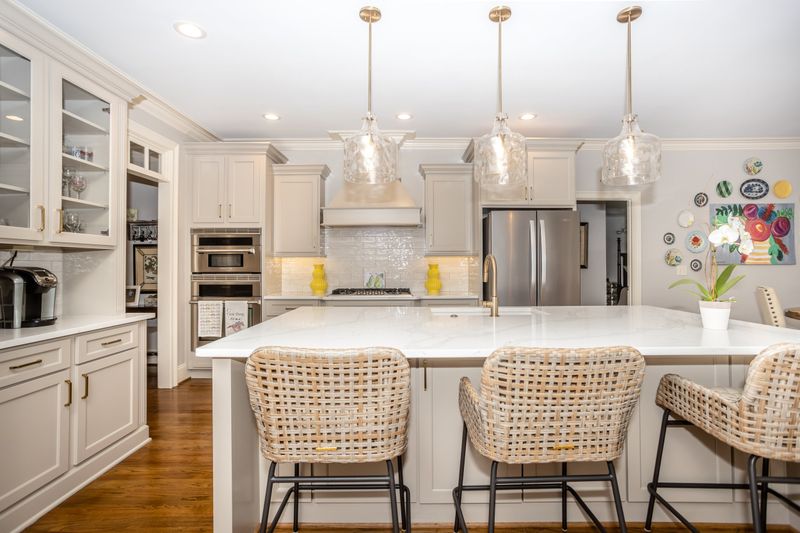16 Kitchen Cabinet Colors That Look Amazing In Every Kitchen - Decor Hint Warm Gray