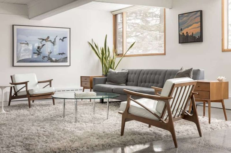 16 Ways To Style A Small Living Room - Decor Hint Furniture With Exposed Legs