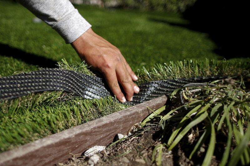 13 Yard Features That Could Soon Be Banned In U.S. Neighborhoods - Decor Hint Artificial Turf