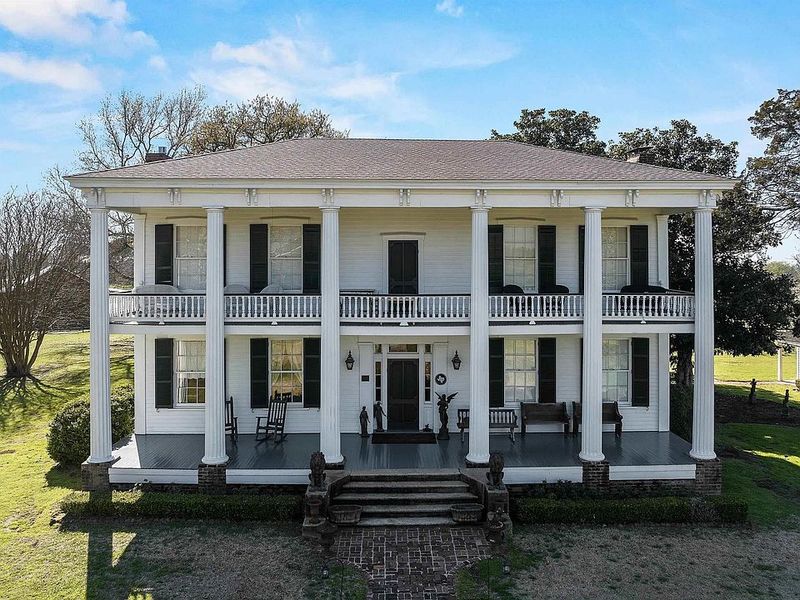 Step Inside The Historic 1856 Texas Home With 100 Acres And Incredible Scenic Views - Decor Hint Market Listing Details