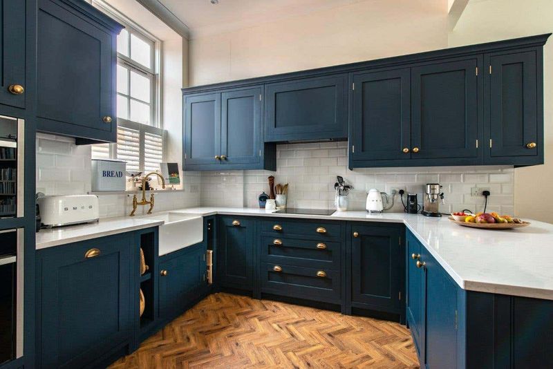 7 Kitchen Colors Designers Say You Should Try In McDonough Homes And 4 More Gorgeous Picks For Southern Charm - Decor Hint Moody Navy
