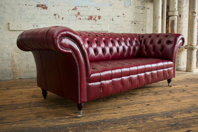 Texas Living Rooms: 8 Couch Colors That Need To Go And 8 That Steal The Show - Decor Hint Burgundy Leather