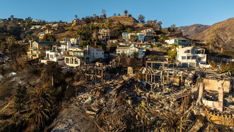 Los Angeles Housing Outlook 13 Properties At Risk Of Decreasing In Value - Decor Hint Canyon-Area Older Houses