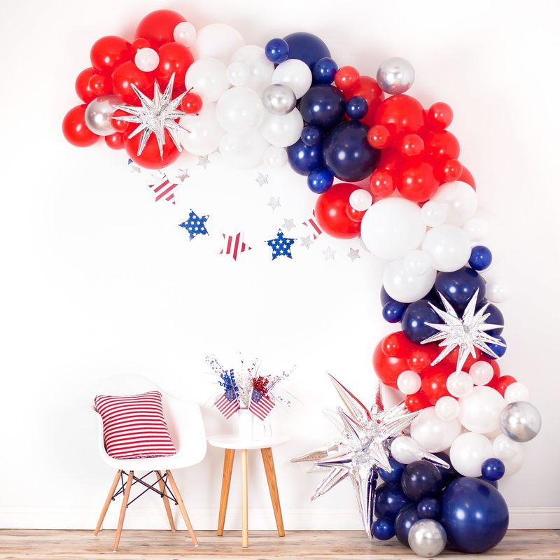 Make Your Fourth Sparkle With These 16 Red White & Blue Decor Tips - Decor Hint Red, White & Blue Balloons