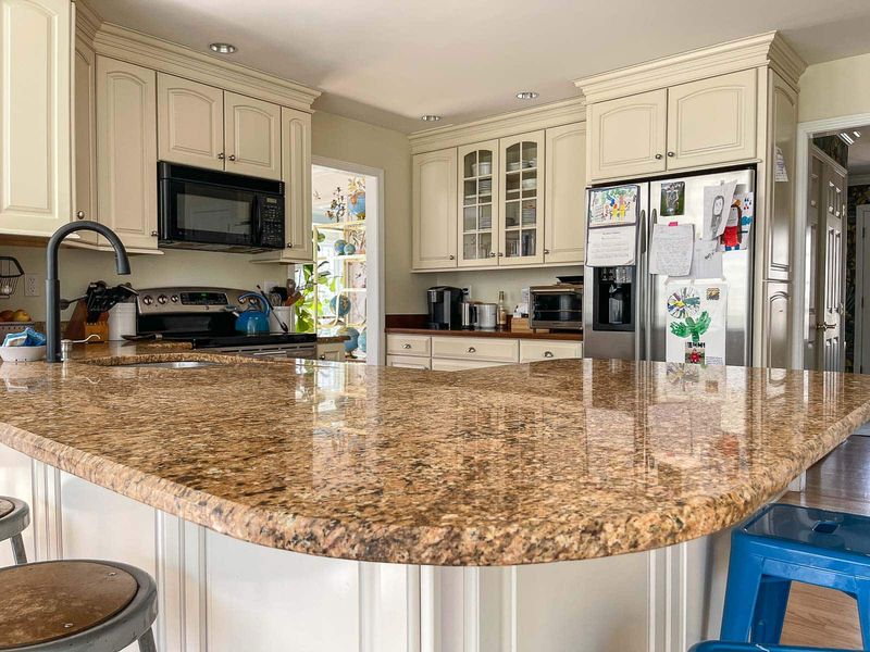 8 Kitchen Features That Drag Down Your Indiana Home's Style (Plus 7 That Instantly Boost It) - Decor Hint Laminate Countertops
