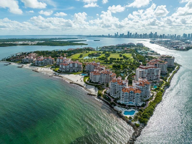 These 23 Mansions Are Breaking Price Records Especially In Beverly Hills And Miami - Decor Hint Fisher Island Estate