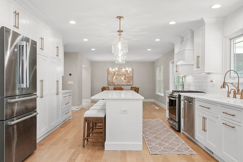 White shaker cabinets