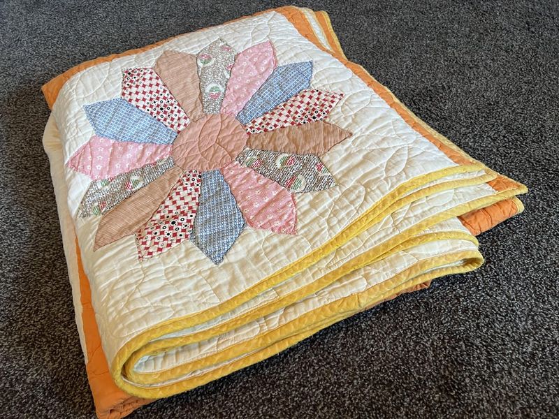 12 Must-Have Home Items To Hunt For At Texas Thrift Stores - Decor Hint Handmade Quilts