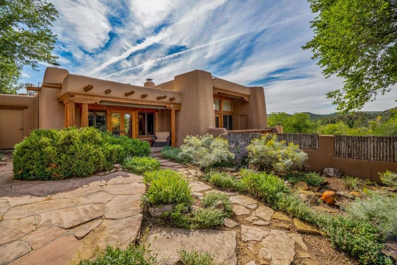 13 Things That Prove Outdoor Living In New Mexico Stays Effortlessly Charming - Decor Hint The Allure Of Adobe Architecture Outdoors