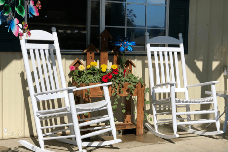 Florida's Most Loved Outdoor Nooks Everyone's Raving About - Decor Hint Front Porch Rocking Zones