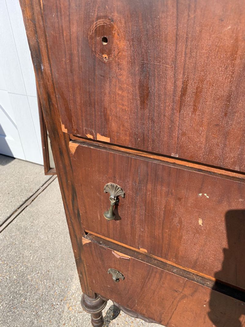 Pennsylvania Collectors Highlight 7 Future-Worthy Finds And 6 To Leave Behind - Decor Hint Damaged or Poorly Restored (Leave Behind)