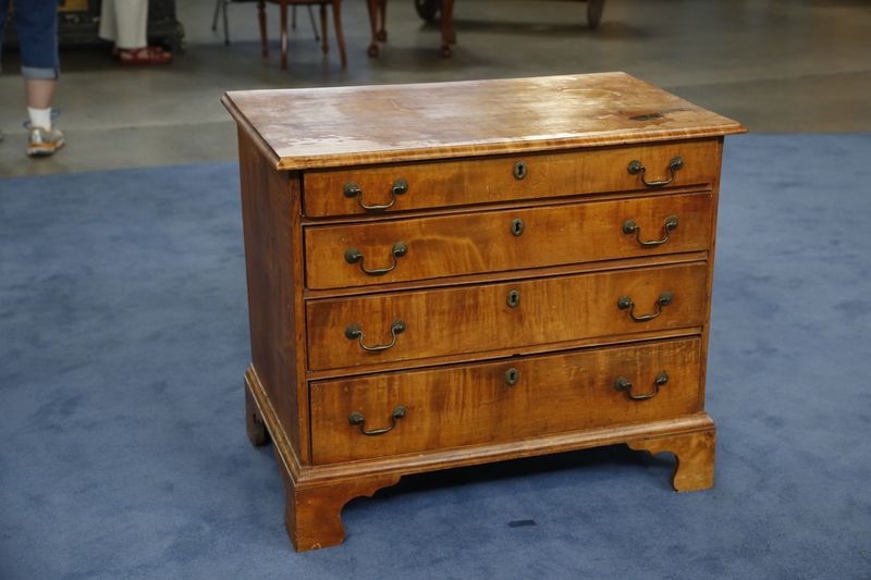 13 Maryland Family Heirlooms That Fell Flat In Value (And 4 Still Holding Strong) - Decor Hint Antique Mahogany Furniture