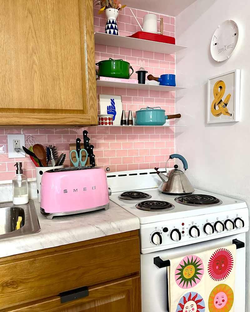 $300 And A Splash Of Color Turned This "Boring" Kitchen Into A Beauty - Decor Hint Peel‑And‑Stick Pink Backsplash Brings The Wow Factor