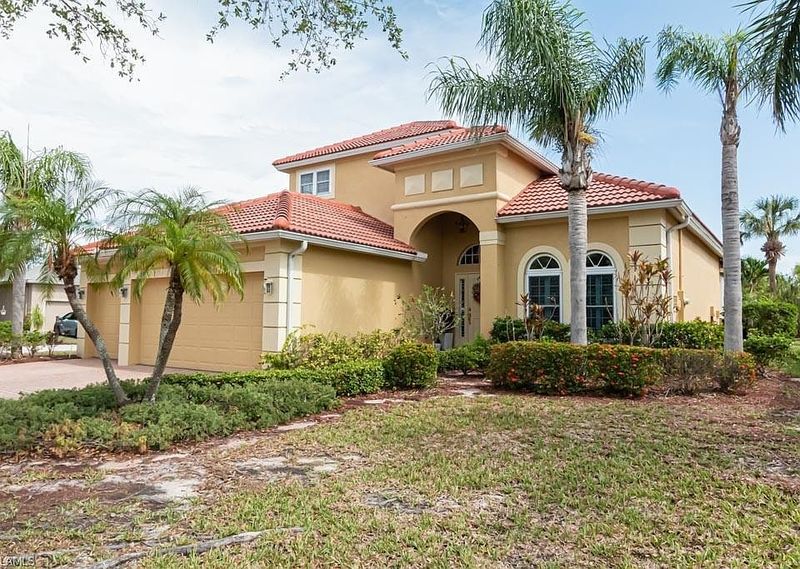Florida's 12 Home Designs That Could Be History In The Next Decade - Decor Hint Overbuilt Stucco Boxes: Cookie-Cutter Catastrophes