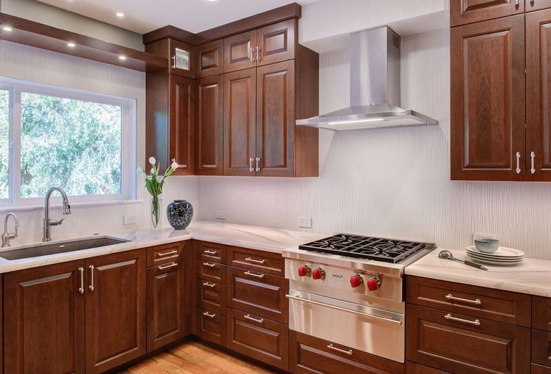 7 Kitchen Colors That Can Drag Down The Mood In College Park Homes (And 3 That Already Do) - Decor Hint Dark Brown