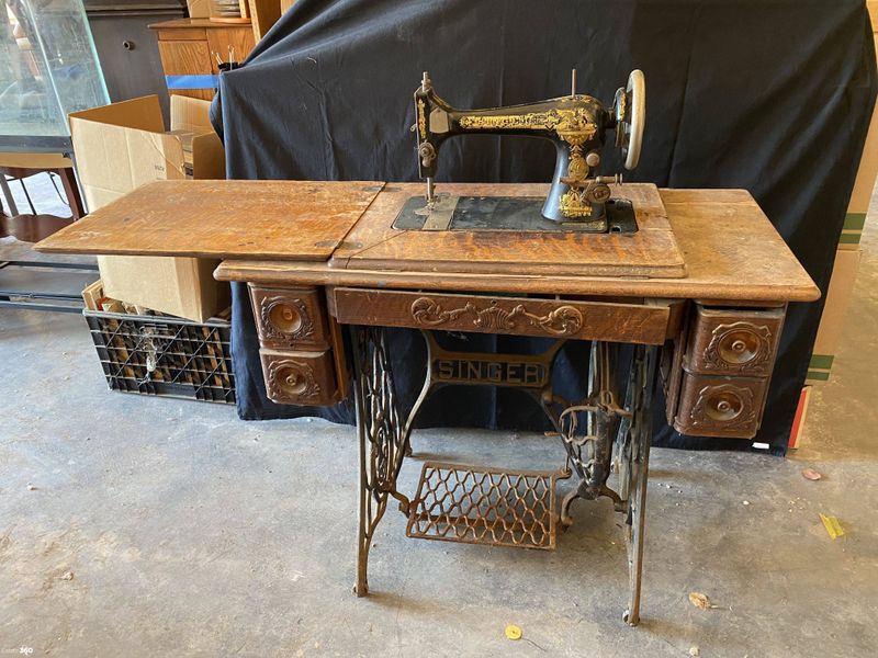 36 Antiques Are Not Worth A Penny Nowadays, For Real - Decor Hint Antique Sewing Machines