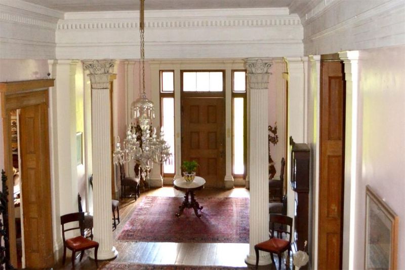 Bold Bayou Style 13 Louisiana Design Details You'll Love - Decor Hint Intricate Crown Molding