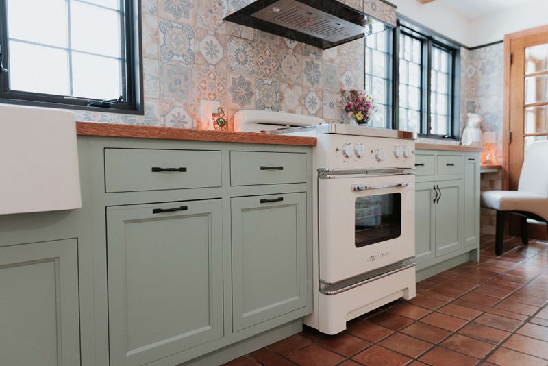 6 Kitchen Colors To Try In Lebanon Homes And 6 More Beautiful Tones For A Fresh Look - Decor Hint Cedar Green