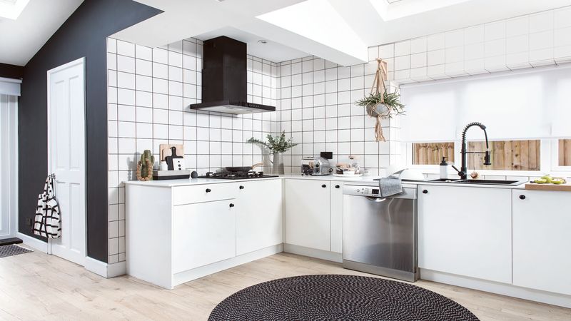 21 Mistakes Everyone Makes When Decorating A Kitchen - Decor Hint Choosing Form Over Function