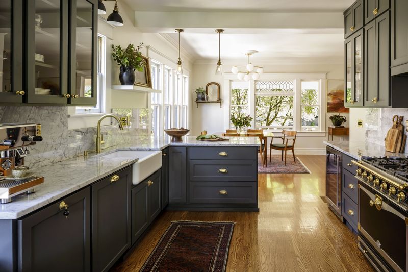 Oregon Experts Warn These 17 Residential Looks Are Fading Fast - Decor Hint Dark Espresso Cabinets