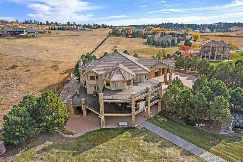 8 Colorado Homes Forecasted To Lose Value And 9 To Gain By 2026 - Decor Hint Large McMansions In Suburbs