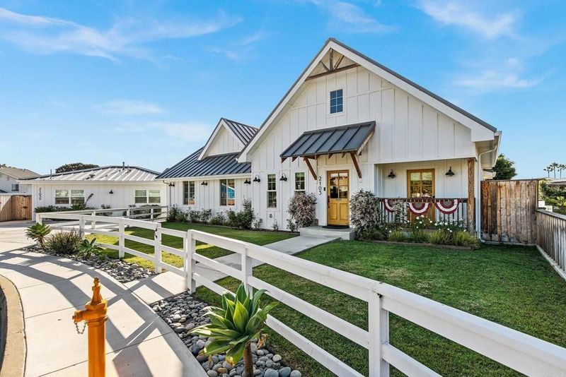 Oceanside's Housing Scene Points To 7 Home Styles Dropping In Price And 6 Gaining Interest - Decor Hint Modern Farmhouse