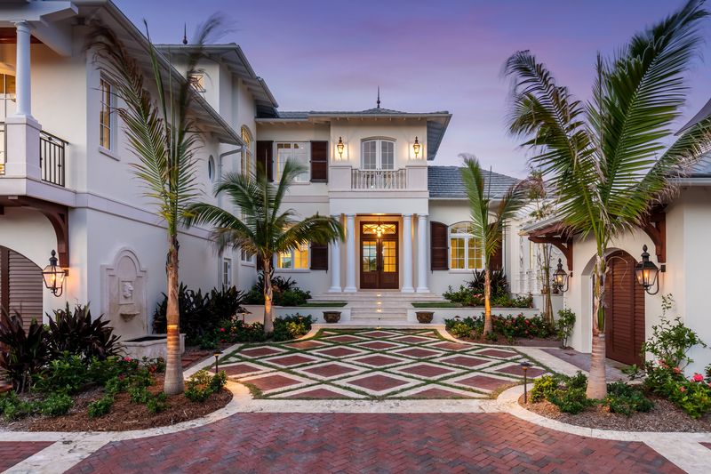 3 Coastal Curb Appeal Mistakes To Avoid Plus 6 Florida Designs That Shine - Decor Hint Tropical Plantation Grandeur