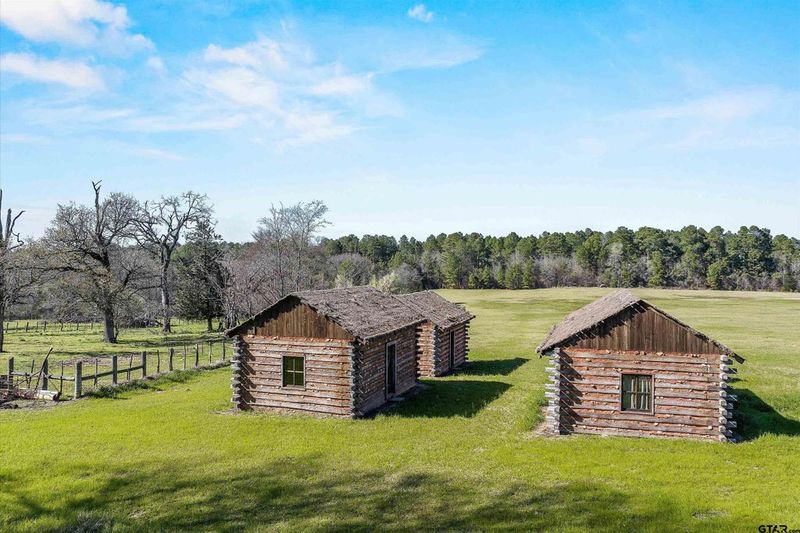 Step Inside The Historic 1856 Texas Home With 100 Acres And Incredible Scenic Views - Decor Hint Additional Structures And Amenities